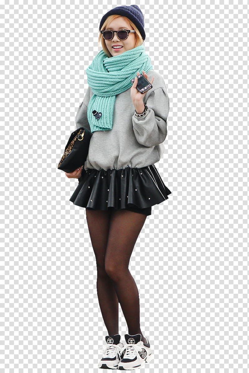 Qri s, woman standing while wearing green scarf transparent background PNG clipart