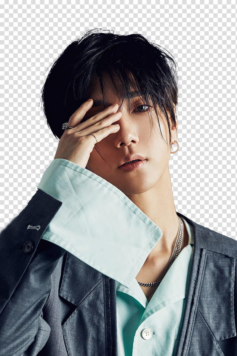 SUPER JUNIOR PLAY, man covering his right eye transparent background PNG clipart