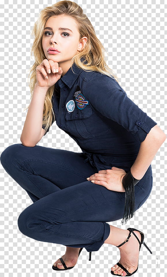 Chloe Moretz, Chloe Grace Moretz sitting while holding her chin transparent background PNG clipart