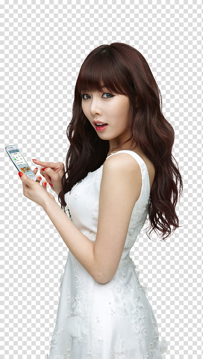 HyunA Minute, woman in white sleeveless dress holding smartphone transparent background PNG clipart