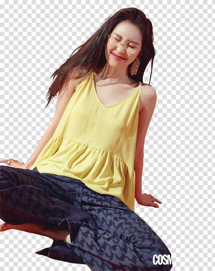 Sunmi Cosmopolitan, woman in yellow sleeveless top transparent background PNG clipart