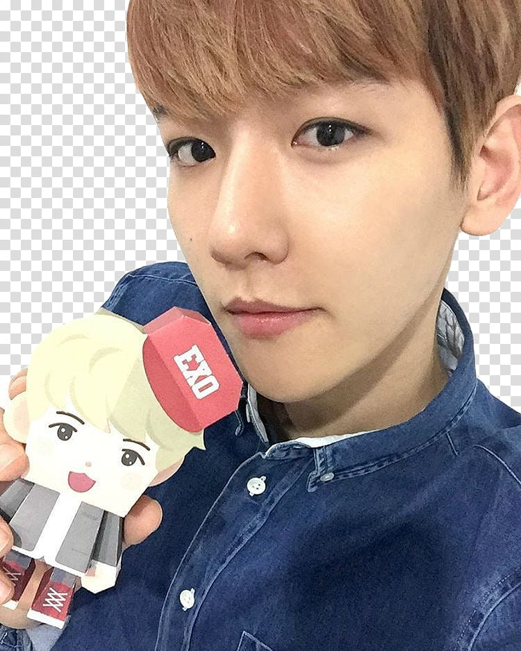 Baekhyun EXO Selcas, Baekhyun from Exo holding doll transparent background PNG clipart