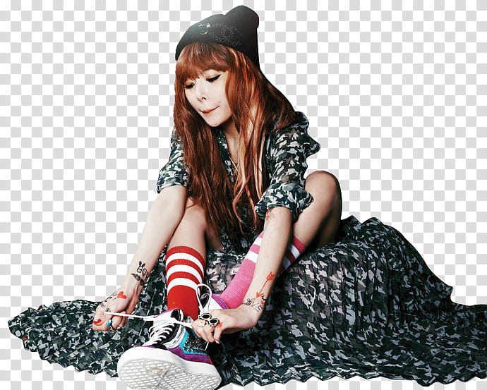 HyunA Ice Cream  P, woman sitting while tying shoe lace transparent background PNG clipart