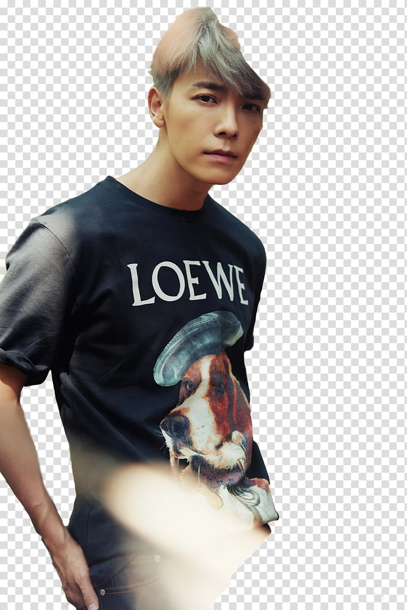 SUPER JUNIOR PLAY, man wearing black and white Loewe crew-neck t-shirt transparent background PNG clipart