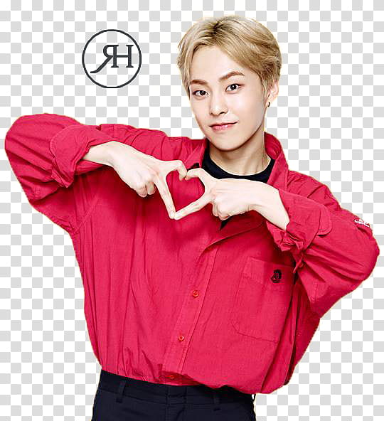 EXO BAEKHYUN KAI D O XIUMIN, man doing heart sign transparent background PNG clipart