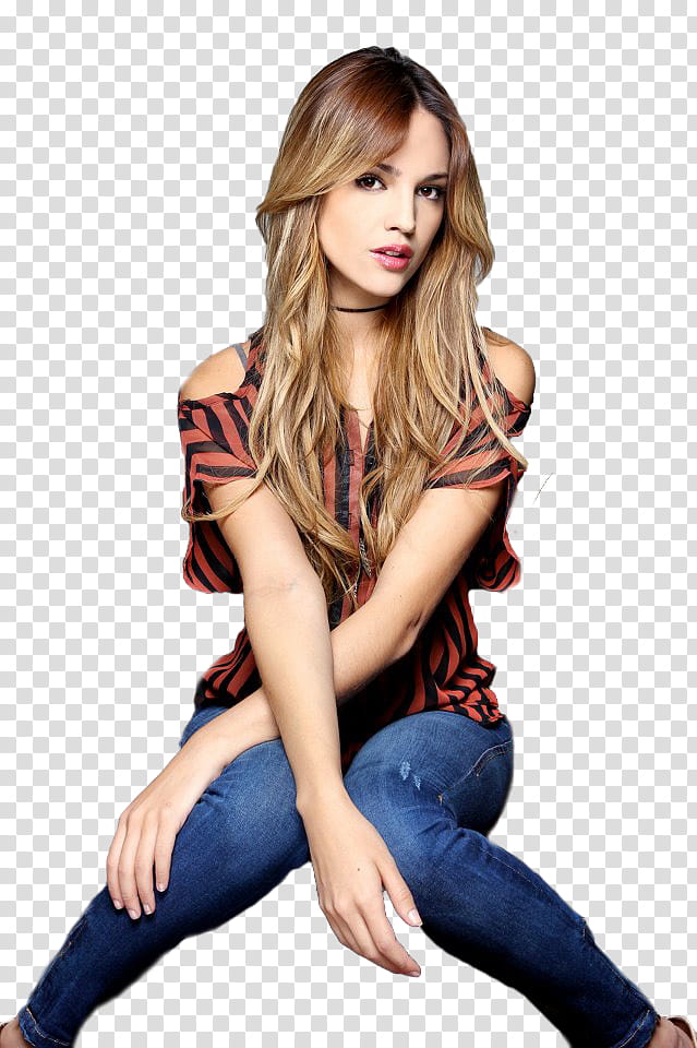 Eiza Gonzalez, woman wearing blue jeans sitting with arms crossed transparent background PNG clipart