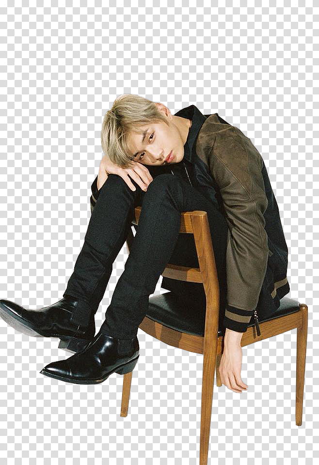 KANG DANIEL WANNA ONE , Kang Daniel sitting on chair wearing brown leather jacket transparent background PNG clipart