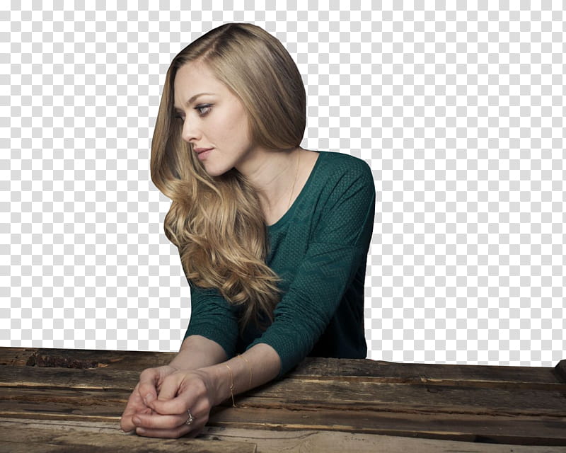 Amanda Seyfried , woman wearing green long-sleeved shirt transparent background PNG clipart