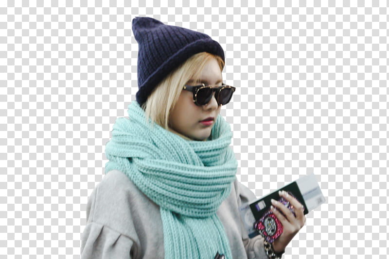 Qri s, woman wearing black beanie, grey sweater, and teal scarf transparent background PNG clipart